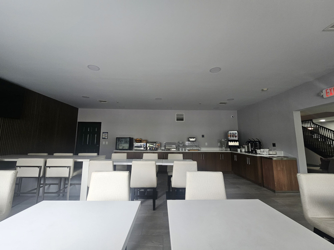 Food & Drinks 5, Wingate Suites by Wyndham Youngstown - Austintown, Mahoning