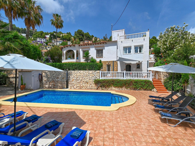 Others 3, Elegant Villa with Pool, Alicante