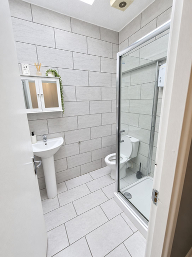 Others 5, Large 1-bed Apartment in Manchester City Center, Manchester