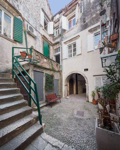 Others 4, That Place, Trogir