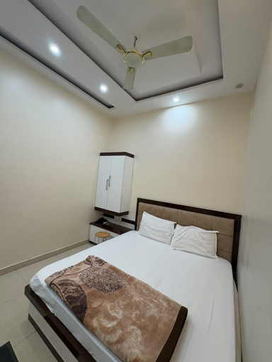 Others 5, Saraswati Grand, Varanasi