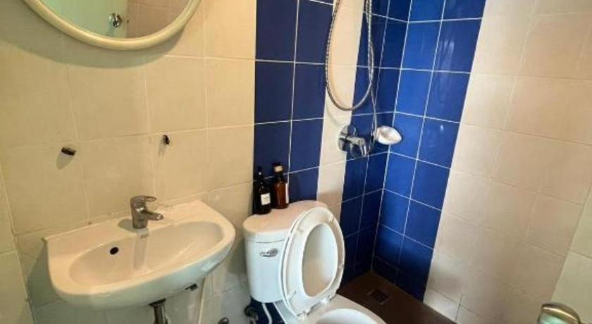 Bathroom 3, RungRoj Panich Hotel, Muang Chon Buri