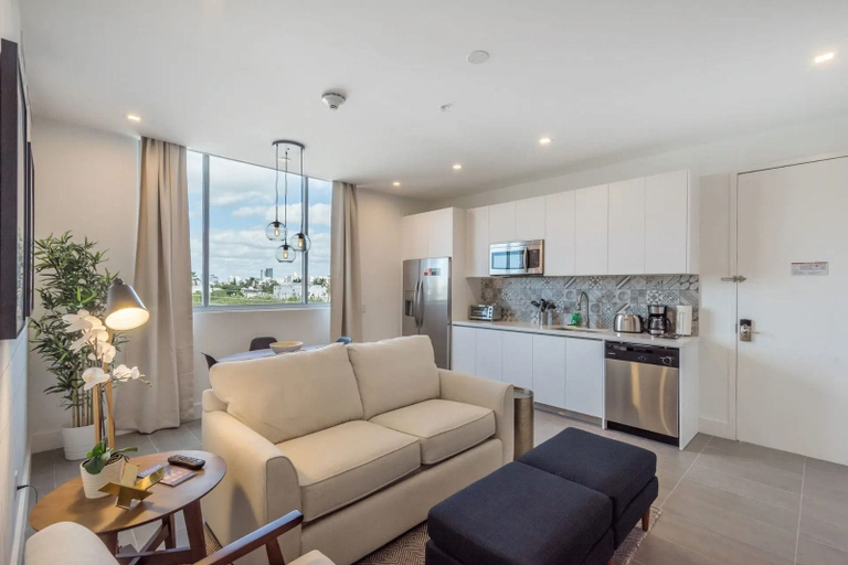Others 1, Stylish Apt 5min Walk to Beach in South Beach, Miami-Dade