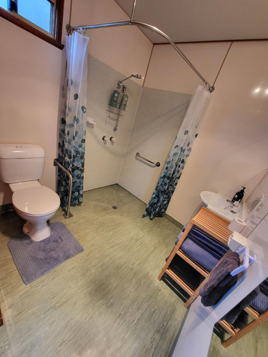 Bathroom, Queenstown Copper Country Cabins, West Coast