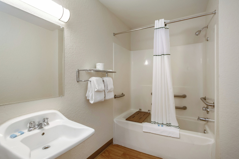 Bathroom 4, HomeTowne Studios by Red Roof Philadelphia – Mt Laurel/ Maple Shade, NJ, Burlington
