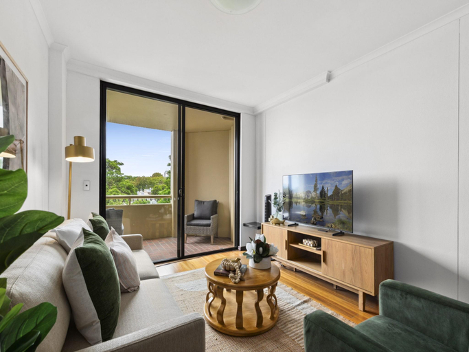 Others 5, Bright Spacious Surry Hills Apartment, Sydney