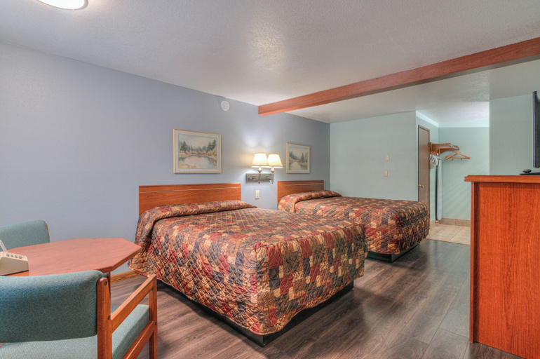 Bedroom 2, Redmond Inn, Deschutes