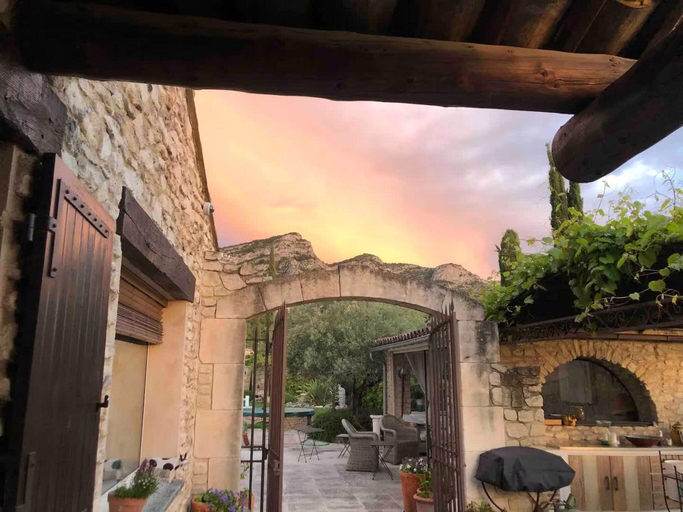 Others 3, Villa near Avignon with Separate Suites, Vaucluse
