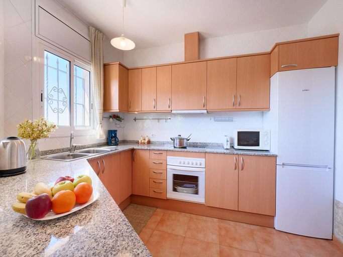 Others 2, Villa on Costa Brava with Pool & Sea Views, Girona