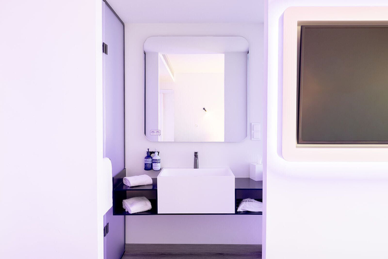 Bathroom 4, YOTEL Porto, Porto