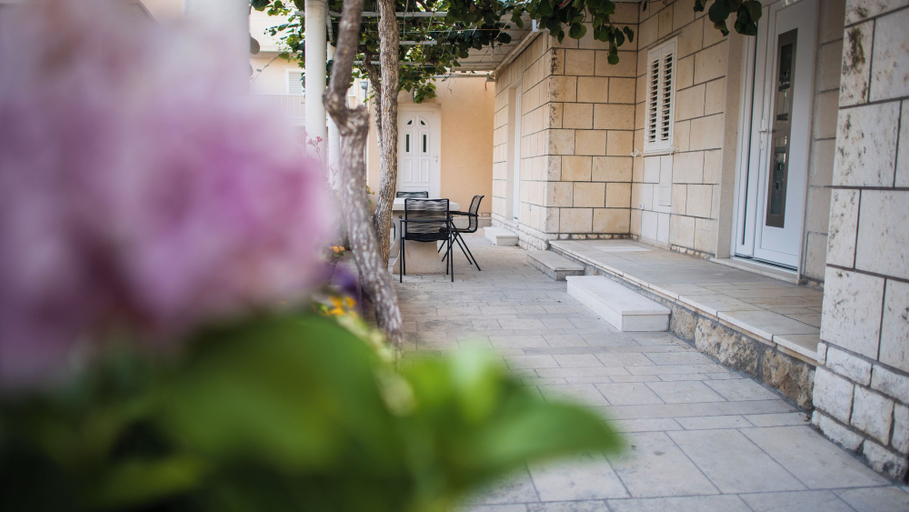 Others 5, Serious Job Apartment, Dubrovnik