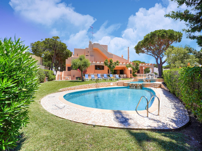 Others 2, Villa in Vilamoura with Pool near Beach, Loulé
