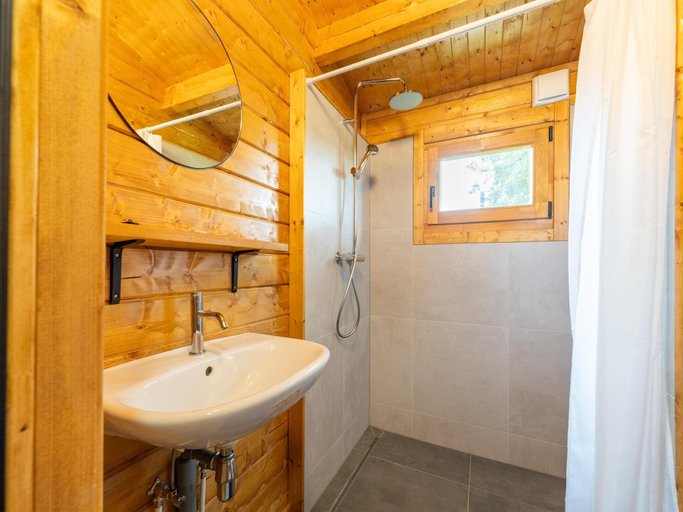 Bathroom 3, Chalet in Brabant near Nature Reserves, Valkenswaard