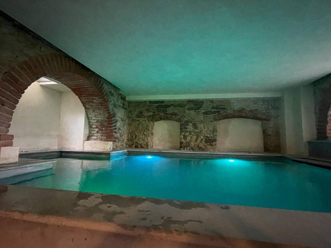 Others 3, Lavish villa with spa, pool, Turkish bath, Alessandria