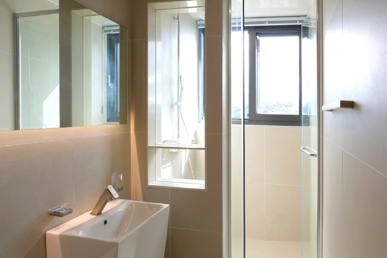 Bathroom, Hantan River Spa Hotel, Cheorwon