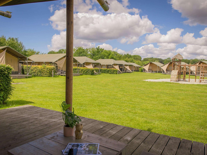 Others 2, Well-furnished Tent Lodge With a Terrace Near the Veluwe, Barneveld