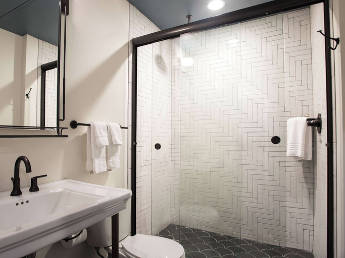 Bathroom 4, The Old No. 77 Hotel & Chandlery, Orleans