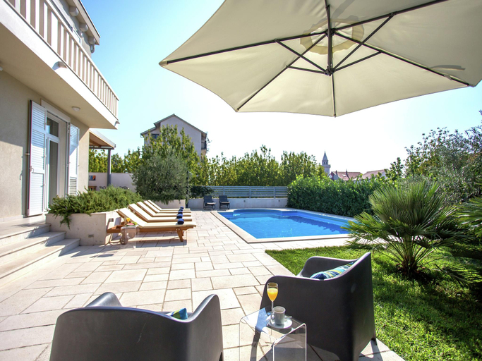Others 3, Villa in Kaštel Novi near Beach, Kaštela