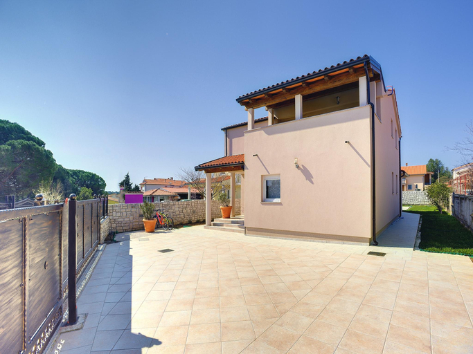 Others 3, Modern villa with private pool near beach, Fažana