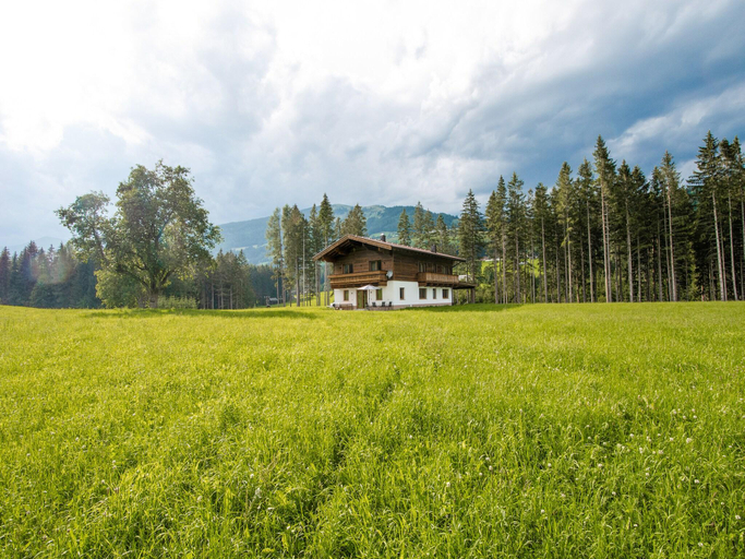 Others 2, Chalet in Jochberg with Sauna & Mountain Views, Zell am See