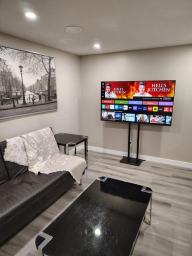 Others 4, Cozy 3-bedroom House Rental in Calgary's Rosscarrock Area, Division No. 6