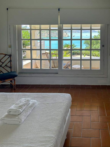 Others 5, Crete Beachfront Coconut Gem With Seaviews Pool, Crete