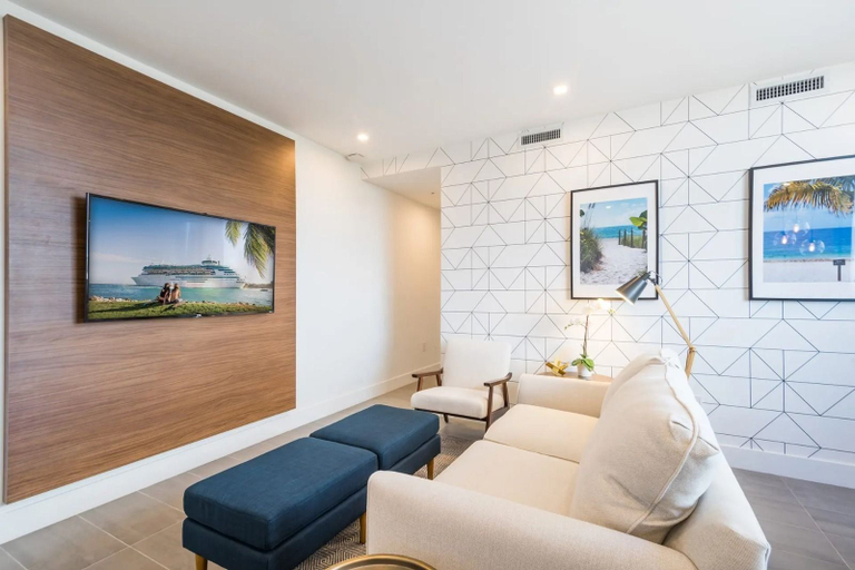 Others 2, Stylish Apt 5min Walk to Beach in South Beach, Miami-Dade
