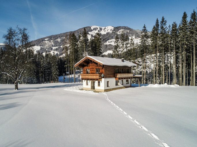 Others 3, Chalet in Jochberg with Sauna & Mountain Views, Zell am See