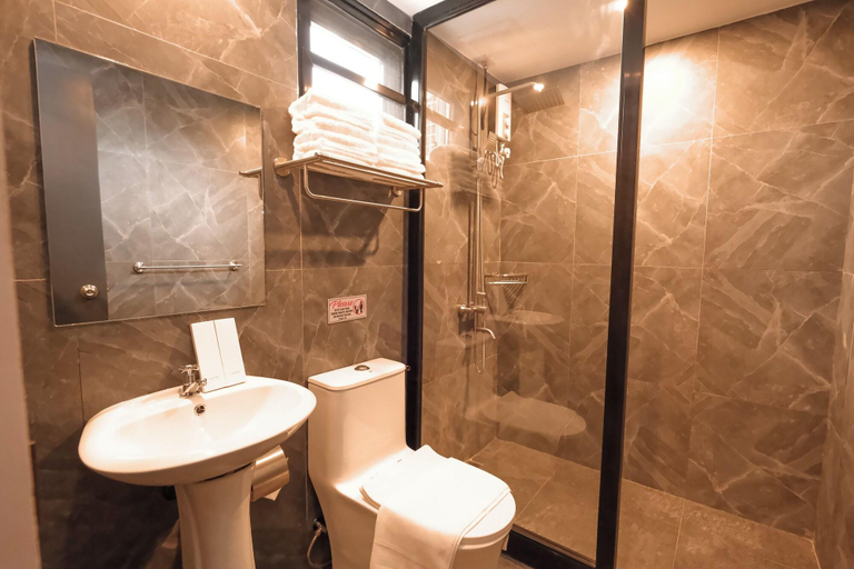 Bathroom 4, The Quarters by Rosey, Cabanatuan City
