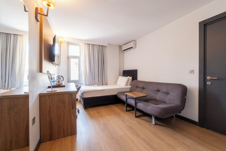 Bedroom 2, Business Life Hotel & SPA Bakırköy, Bakırköy
