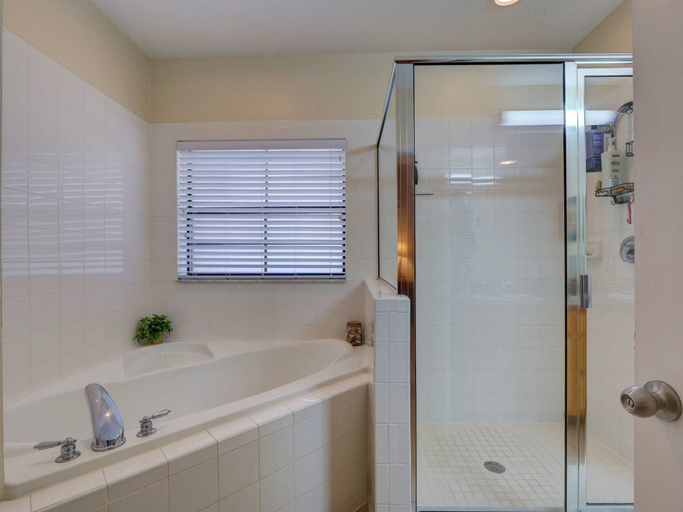 Others 4, 2BR Condo Near Disney Resort Pool & Sauna, Osceola