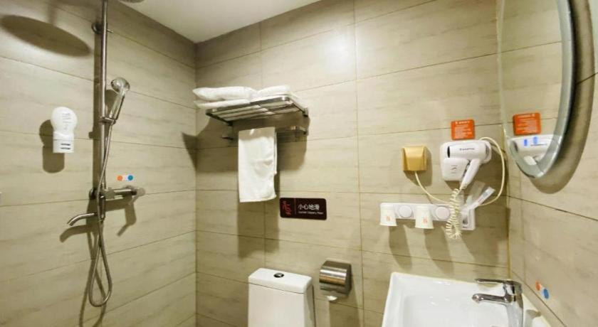 Bathroom, 7 Days Premium Qingdao World of Ocean Qingdao University, Qingdao