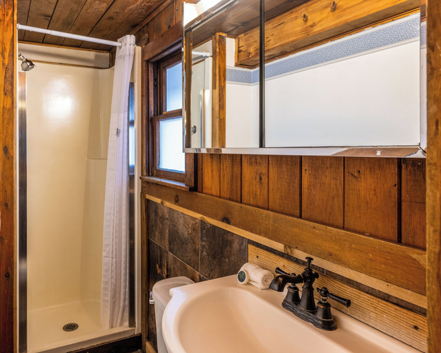 Bathroom 3, Union Creek Resort, Jackson