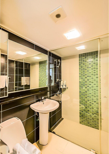 Bathroom 5, Gapyeong Rivervill Pension, Gapyeong