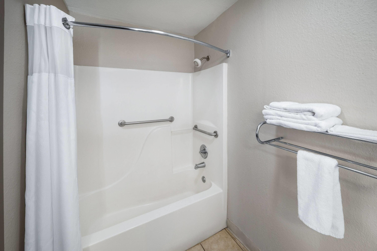 Bathroom 4, Days Inn by Wyndham Natchitoches, Natchitoches