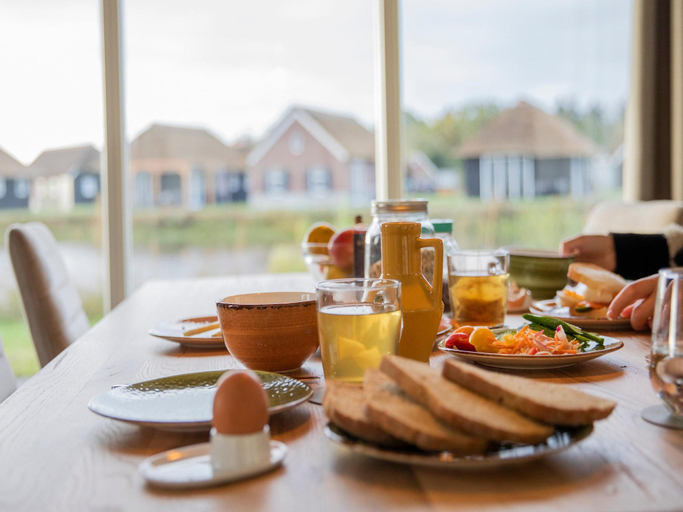 Food & Drinks, Thatched villa surrounded by nature, Someren