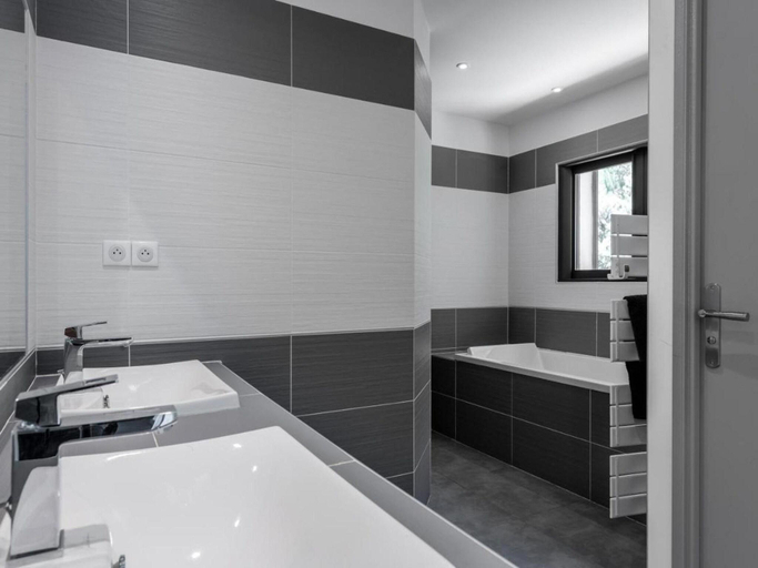 Bathroom 4, Magnificent Villa in Cuges les Pins, Bouches-du-Rhône