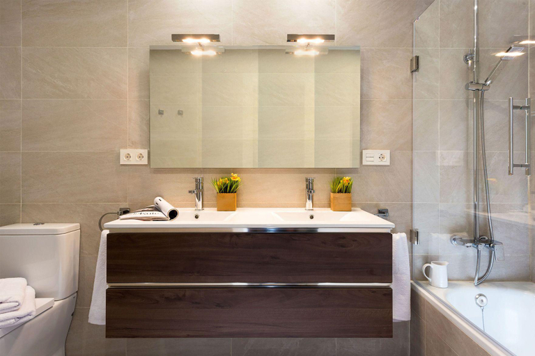 Bathroom 2, Genteel Home Tablas, Granada