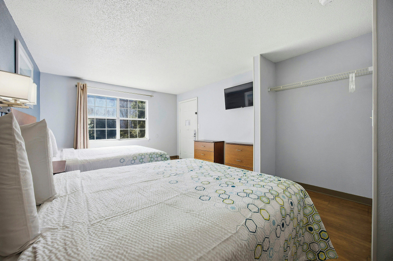 Bedroom 3, HomeTowne Studios by Red Roof Atlanta – Peachtree Corners, Gwinnett