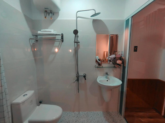 Bathroom 3, Banana homestay( Chuối Homestay), Huế