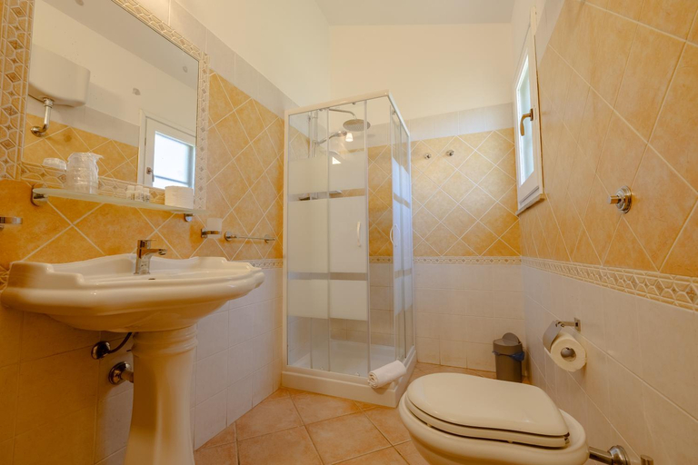 Bathroom 4, Agriturismo Is Cortillaris, Oristano