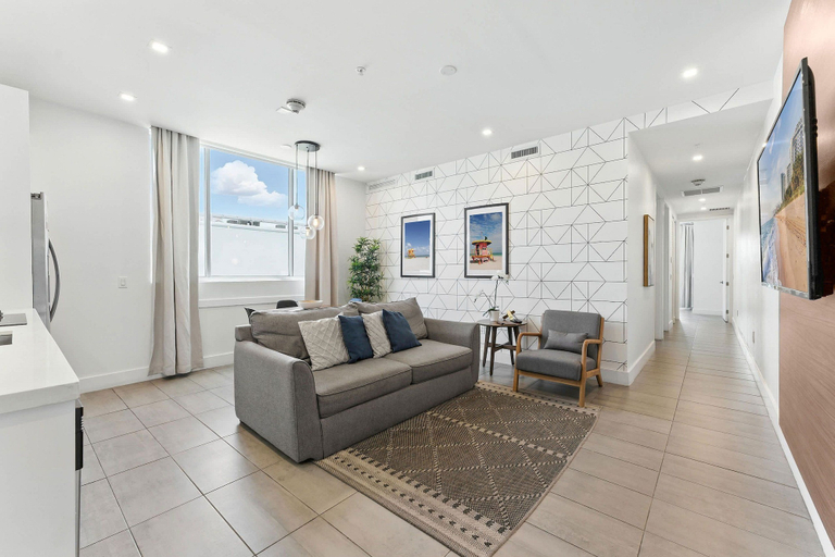 Others 3, Stylish 2BR Apt in South Beach Walk to Beach, Miami-Dade
