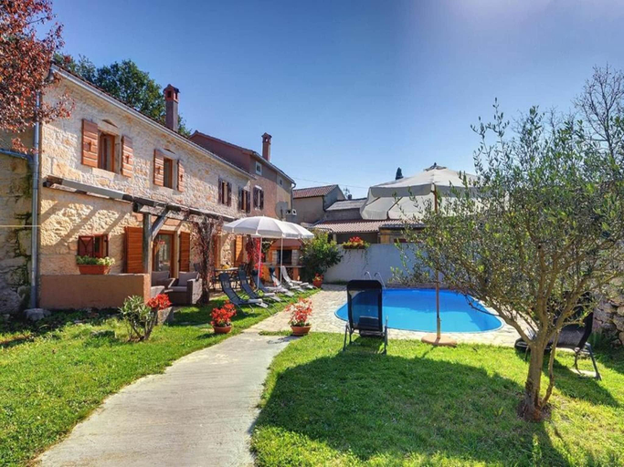 Others 5, Villa in Žminj with Private Pool and Nature, Gračišće