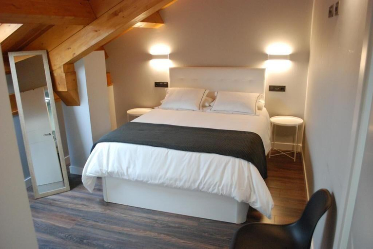 Bedroom 3, Apartamentos Altar Suites Conde Luna, León