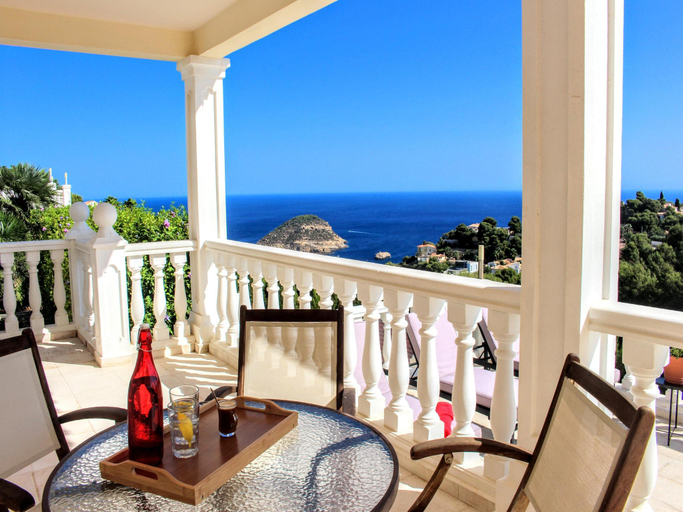 Others 2, Villa with Heated Pool, Alicante