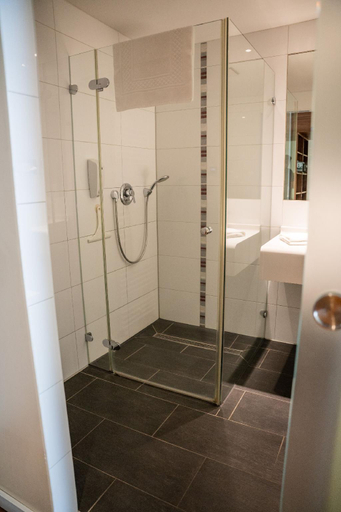 Bathroom 5, Hotel am Schlosspark, Worms