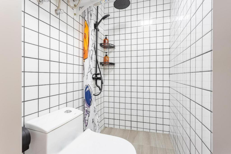 Bathroom 5, Floral Hotel · Shanghai Pudong New Area Mingyu, Shanghai