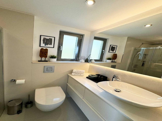 Bathroom 3, Spacious Villa Apartment With Seaview, Imotski