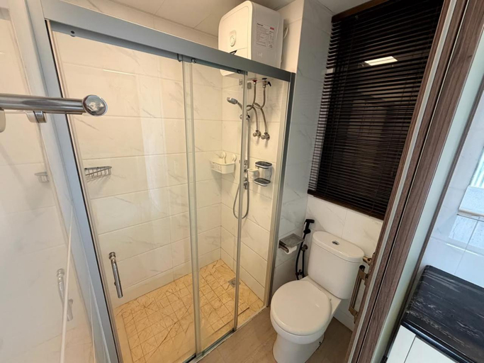 Bathroom, Apartmen SKY HOUSE BSD, Tangerang Selatan