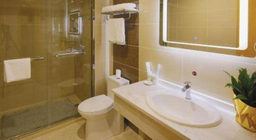 Bathroom 3, GreenTree Inn Shanghai Railway Station Macao Road, Shanghai